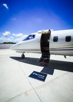 Entrada LearJet 55
